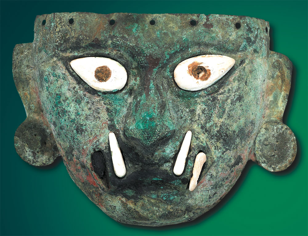 Maske der obersten Gottheit Kupfer Vor-Inka Moche-Kultur, 100 bis 600 n. Chr., Höhe 17,5 cm Larco Museum Peru Copyright: Weltkulturerbe Völklinger Hütte/Hans-Georg Merkel