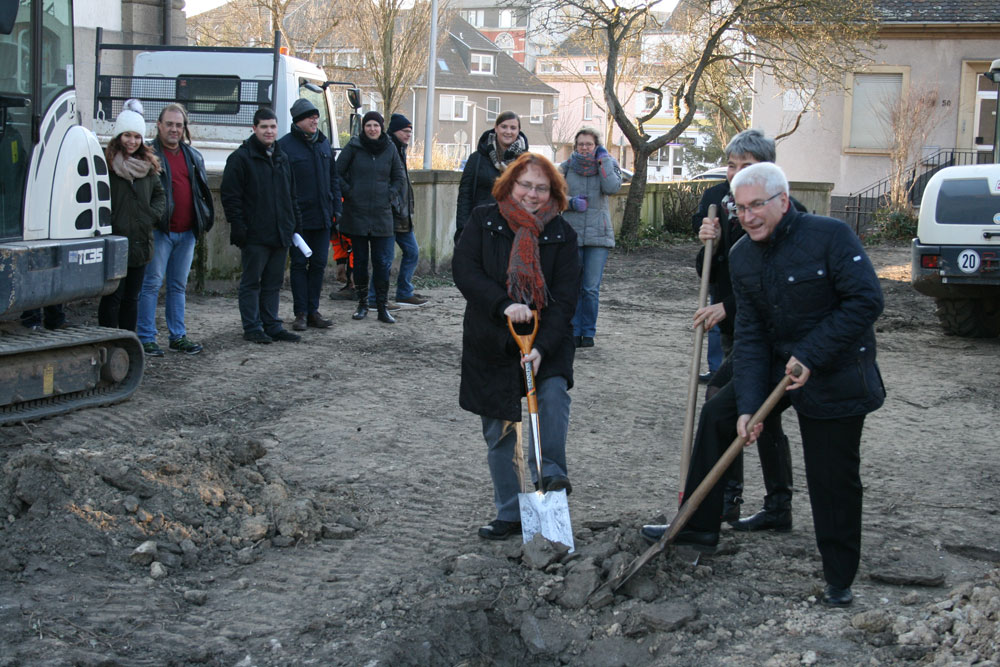 Spatenstich zum Nachbarschaftsgarten (Foto: Stadt VKL)