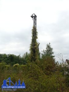 Diese Lampe ist im ehemaligen Bahnhofsbereich noch zu finden (Foto: Hell 2014)