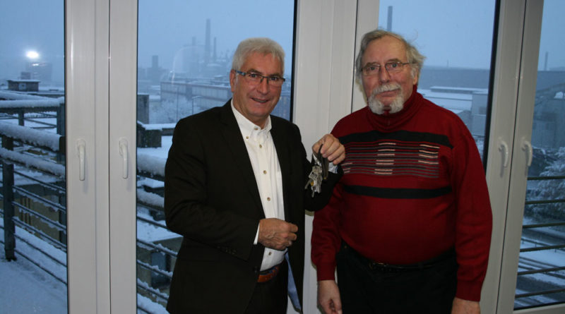Oberbürgermeister Klaus Lorig und des frühere Besitzers Hans-Werner Westermann (Foto: Stadt VKL)