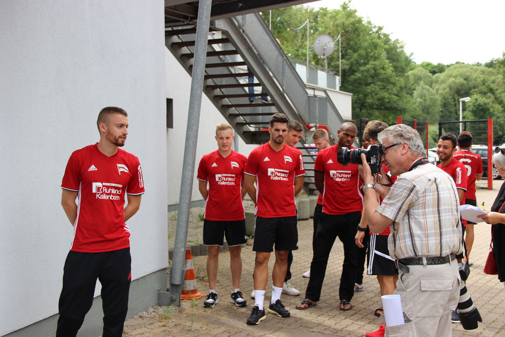 Making of: Jürgen Bennoit schießt die Spielerportraits für den SVR