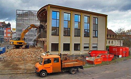 Während der Abrissarbeiten (Foto: Hell)