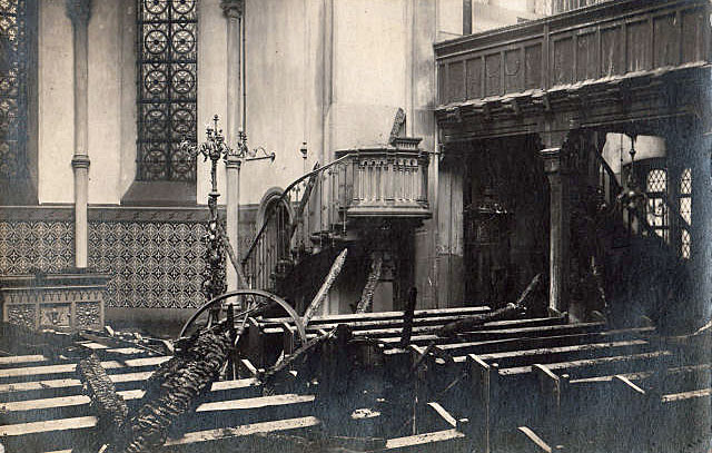 Nach dem Brand in der Martinskirche (Private Sammlung)