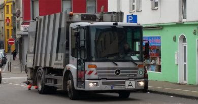 Die Müllabfuhr unterwegs in der Poststraße (Foto: Hell)