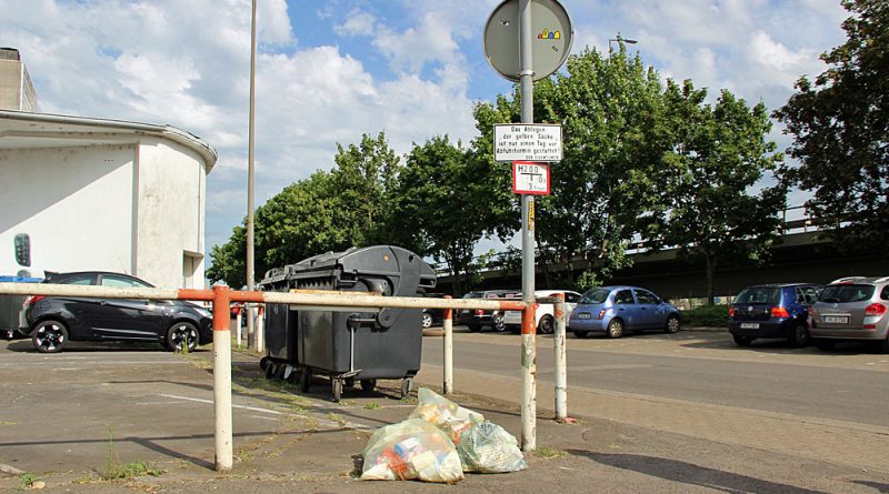 Anwohner Bezeichnen die Stelle als Rattenparadies, wieder liegen gelbe Säcke 8 Tage zu früh hier.....