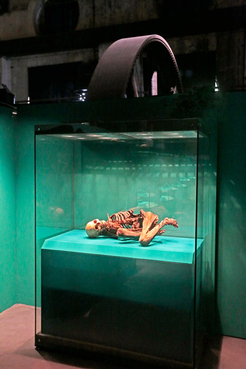 Mumie einer Frau Peru, 14. Jahrhundert Reiss-Engelhorn-Museen Mannheim Exponat der Ausstellung "Inka - Gold. Macht. Gott." im Weltkulturerbe Völklinger Hütte Copyright: Weltkulturerbe Völklinger Hütte/Karl Heinrich Veith