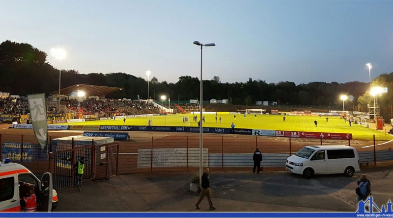 Dank fünf zusätzlichen Flutlichtmasten gab es mit der Sicht im Hermann-Neuberger-Stadion keine Probleme (Foto: Hell)