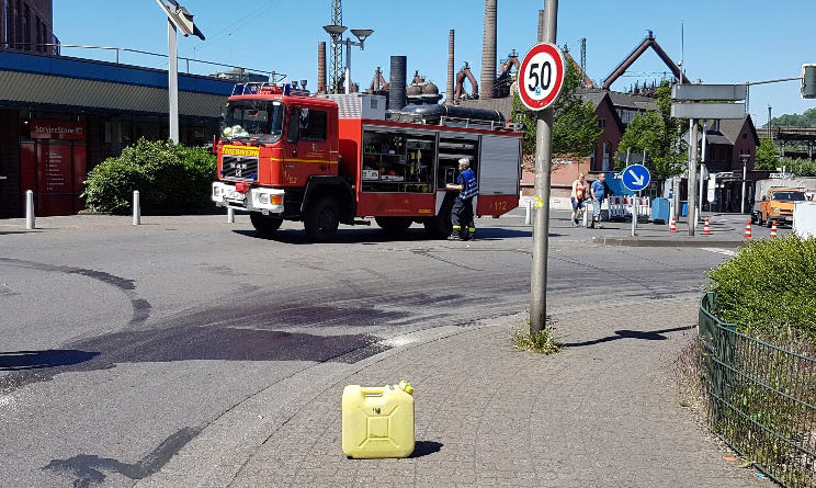 Eine Ölspur hatte einen Feuerwehreinsatz zur Folge (Foto: Hell)