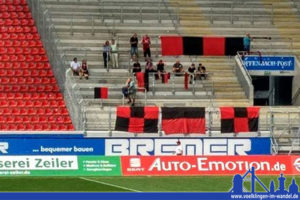 14 Fans hatten viel Platz im Offenbacher Gästeblock (Foto: Jörg Wunn)