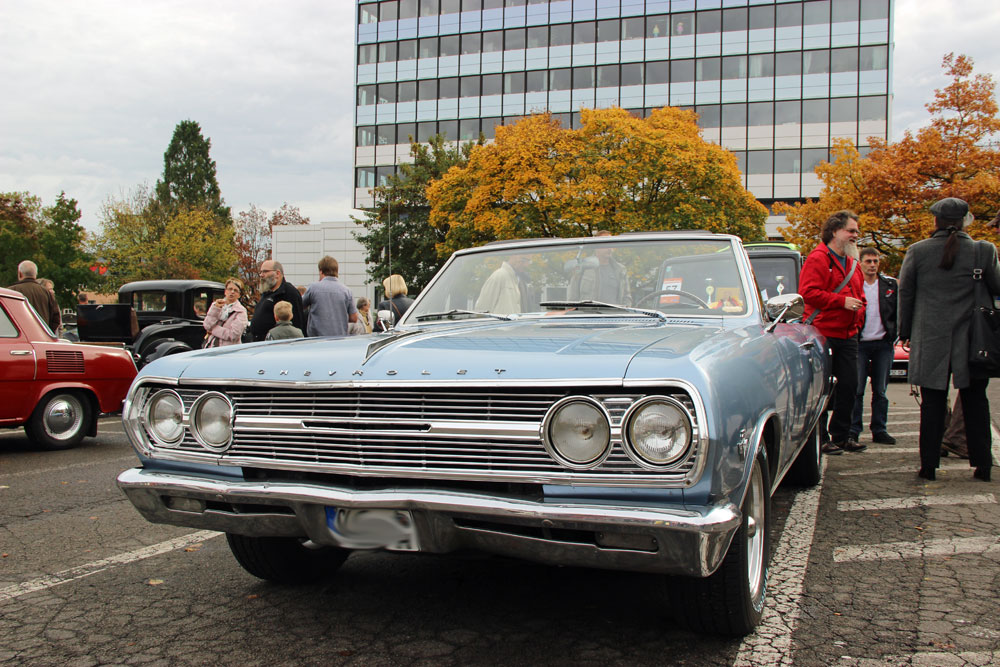 Dieses Jahr startet der Oldtimer-Korso mit dem Schwerpunkt "Amerika" (Foto: Hell)