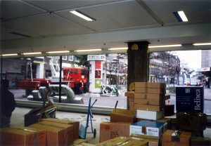 Alles muss weg! Total Ausverkauf vor der Schließung 1999 (Foto: Sammlung Hahn)