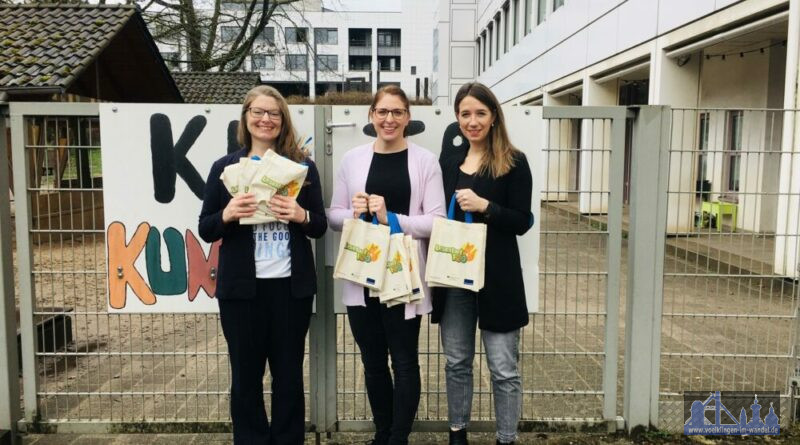 Stadt Völklingen (von links n. rechts.: Jenny Ungericht, Fachbereichsleitung Bildung, Kultur & Soziales, Franziska Rehlinger, Leitung der städt. Kita Kunterbunt im Neuen Rathaus, Susanne Haupenthal, päd. Gesamtleitung der städt. Kitas)