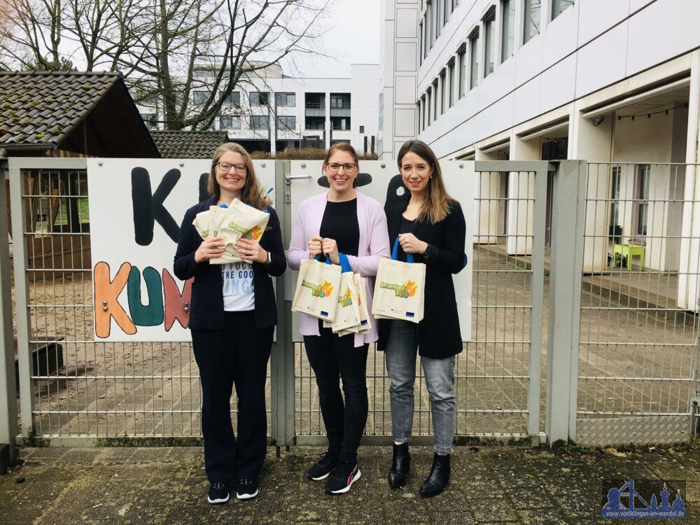 Stadt Völklingen (von links n. rechts.: Jenny Ungericht, Fachbereichsleitung Bildung, Kultur & Soziales, Franziska Rehlinger, Leitung der städt. Kita Kunterbunt im Neuen Rathaus, Susanne Haupenthal, päd. Gesamtleitung der städt. Kitas)