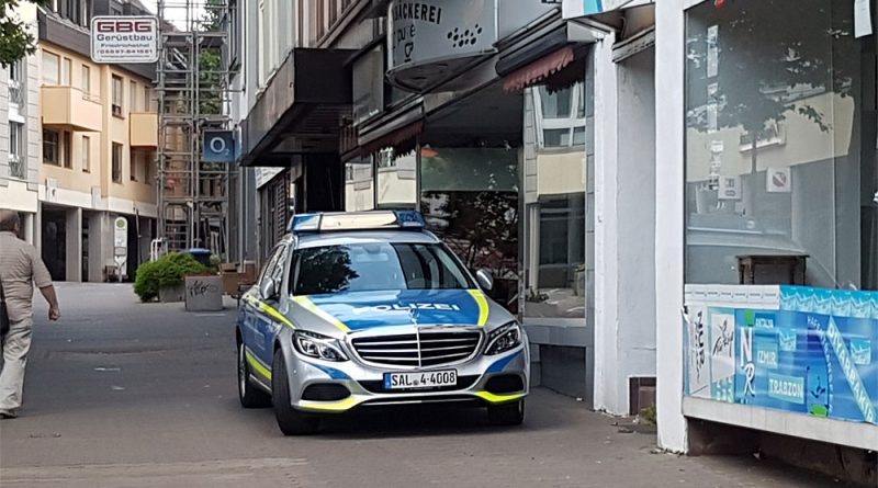 Polizeifahrzeug in der unteren Poststraße (Foto: Leser)