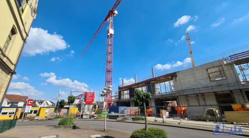 Die Baustelle des Modeparks: Der Rohbau wächst täglich (Foto: Hell)