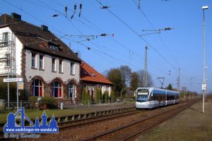 April 2004 Aufgrund der damals stattfindenden Saarmesse fuhr die Saarbahn noch bis Sonntag Abend auf der DB-Strecke Saarbrücken - Saardamm - Messebahnhof - Fürstenhausen. © Jörg Klawitter