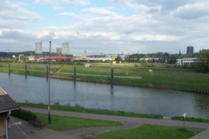 Das Industriegebiet auf den Saarwiesen im Jahre 2004