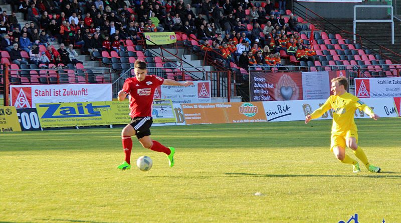 Schneider auf dem Weg zum 1:0 (Foto: Hell)