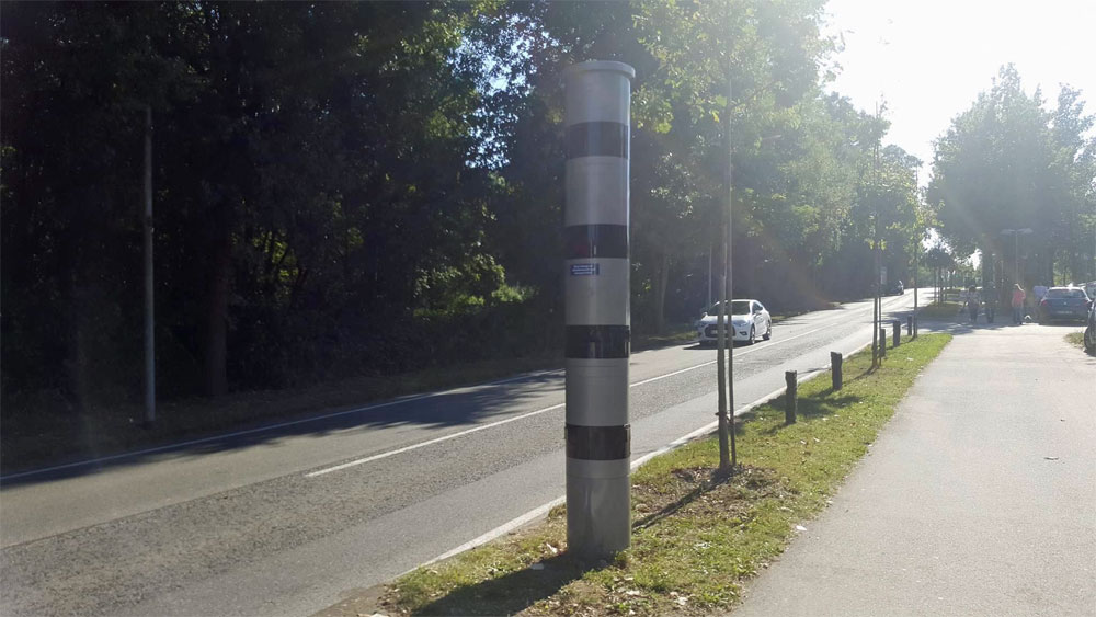 Stationäre Blitzeranlagen wie diese am Deutsch-Französischen Garten könnten auch vor Völklinger Schulen und Kindertageseinrichtung ihren Dienst tun (Foto: Avenia)