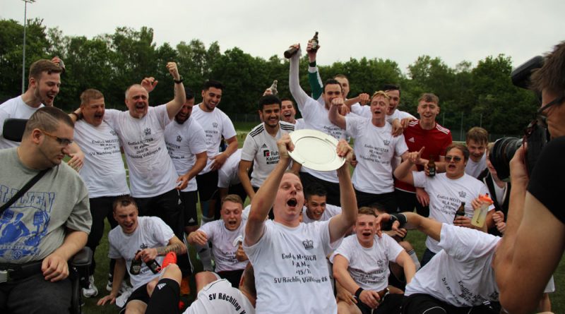 Meister der Kreisliga A Mitte - das müssen die Spieler des SV Röchling Völklingen 2 gebührend feiern! (Foto: Hell)