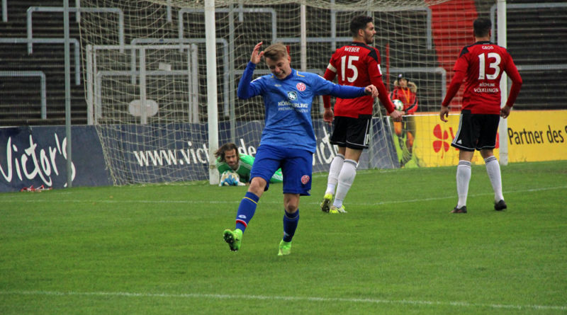 Der Mainzer Benjamin Trümner ärgert sich über eine weitere vergebene Chance (Foto: Hell)