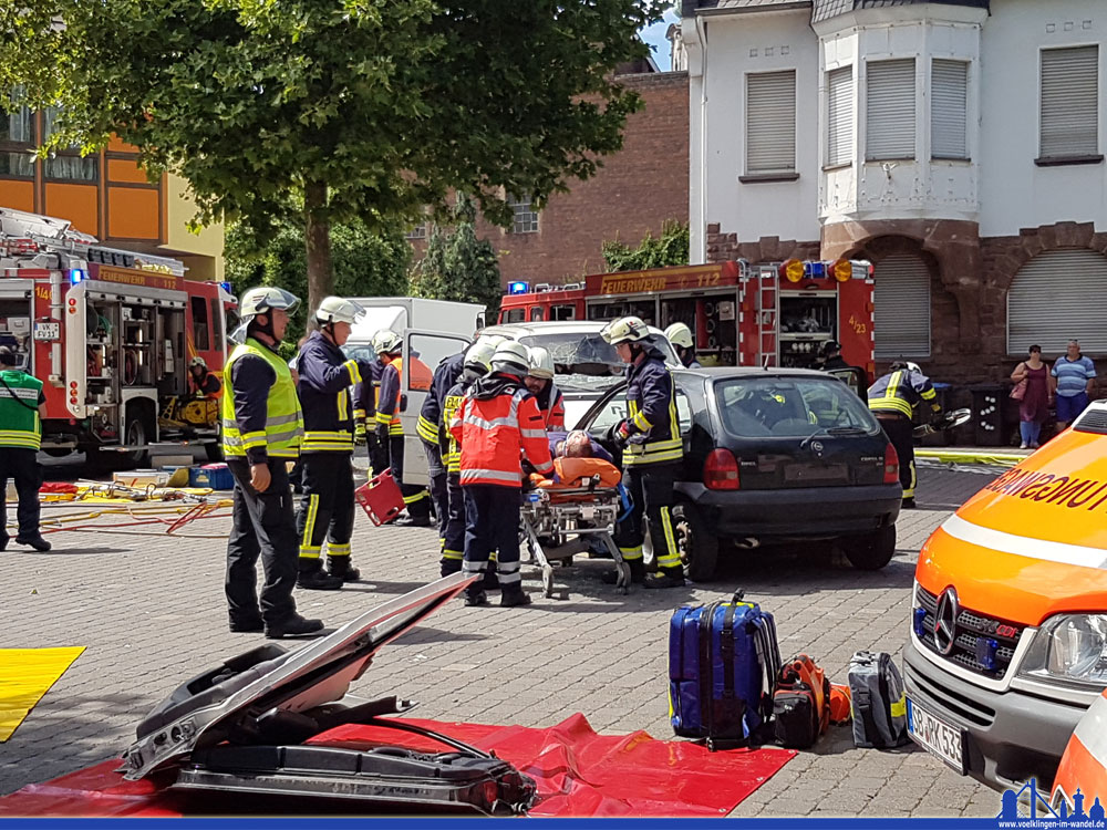 Unfallübung der Feuerwehr Völklingen (Foto: Hell)