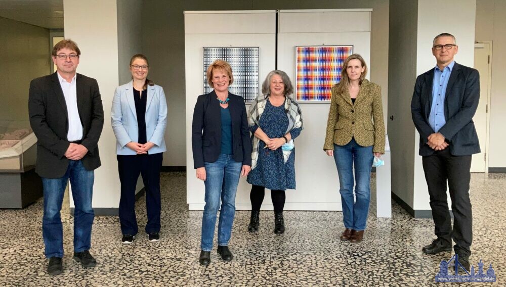Bereit für die Zukunft (v.l.n.r.): Dr. Martin Alt, Jenny Ungericht, Oberbürgermeisterin Christiane Blatt, Susanne Thull (stv. Fachbereichsleiterin Bildung, Kultur und Soziales), Claudia Schuh (stv. Fachbereichsleiterin Bildung, Kultur, Soziales) sowie Christof Theis. (Bild. Stadt Völklingen, S. Feß)