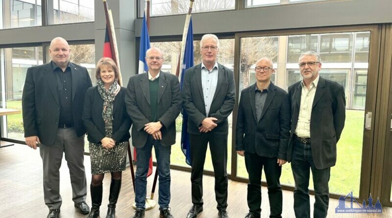 V.l.n.r.: Bürgermeister Christof Sellen und Oberbürgermeisterin Christiane Blatt verabschieden Ludwin Scherer, Rainer Scheidhauer, Martin Hewener und Manfred Sax im Neuen Rathaus. (Quelle: Stadt Völklingen, L. Hüsslein)