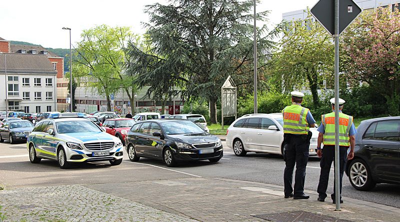 Verkehrskontrolle der Polizei (Symbolfoto: Hell)