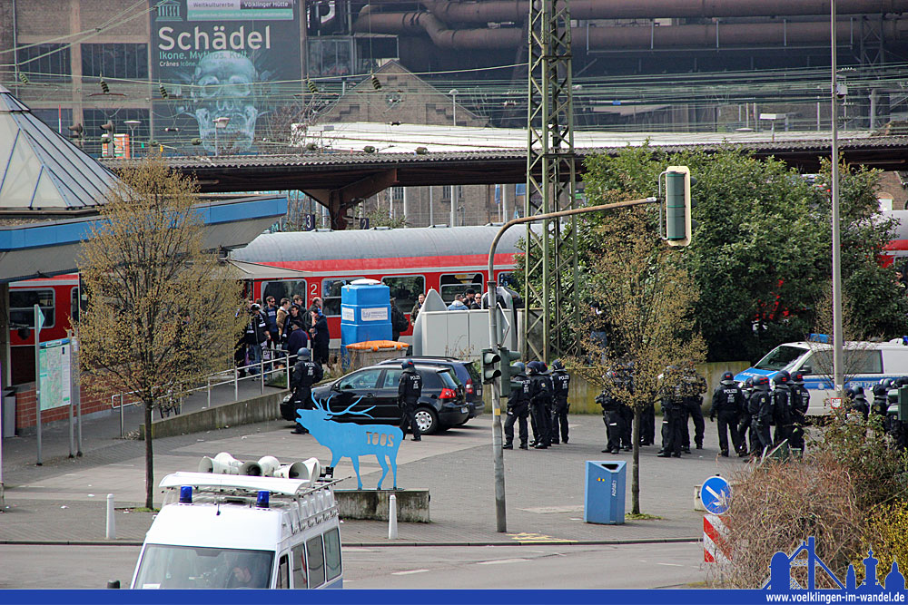 Viel Polizei wird die Fans von Waldhof Mannheim genau wie vergangenes Jahr  der Gäste auch an diesem Samstag in Empfang nehmen (Archiv-Foto: Hell)