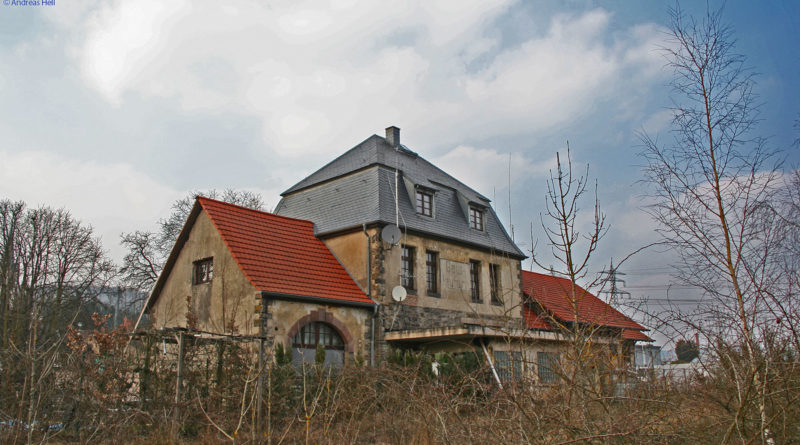 Der Bahnhof Geislautern 2013 (Ansicht von der ehemaligen Warndtstrecke aus) - Foto: Hell