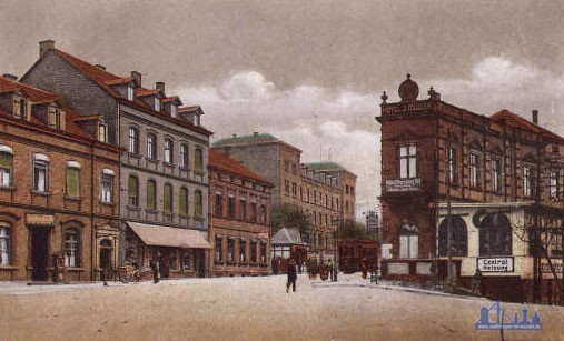 Als die Rathausstraße noch Wilhemstraße hieß. Das Foto ist von 1900 und blickt vom Bahnhof in Richtung Rathaus.