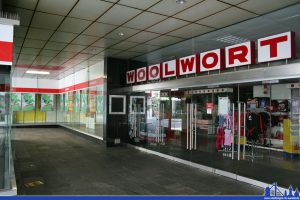 Der Eingangsbereich des Woolworth Völklingen (Foto: Hell)