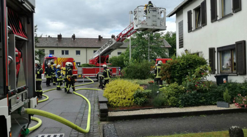 Foto der Löscharbeiten auf der Röchlinghöhe (Leserfoto)
