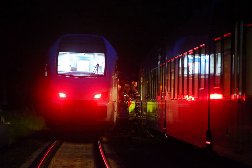 Es mussten rund 200 Personen den Zug wechseln (Foto: Avenia)